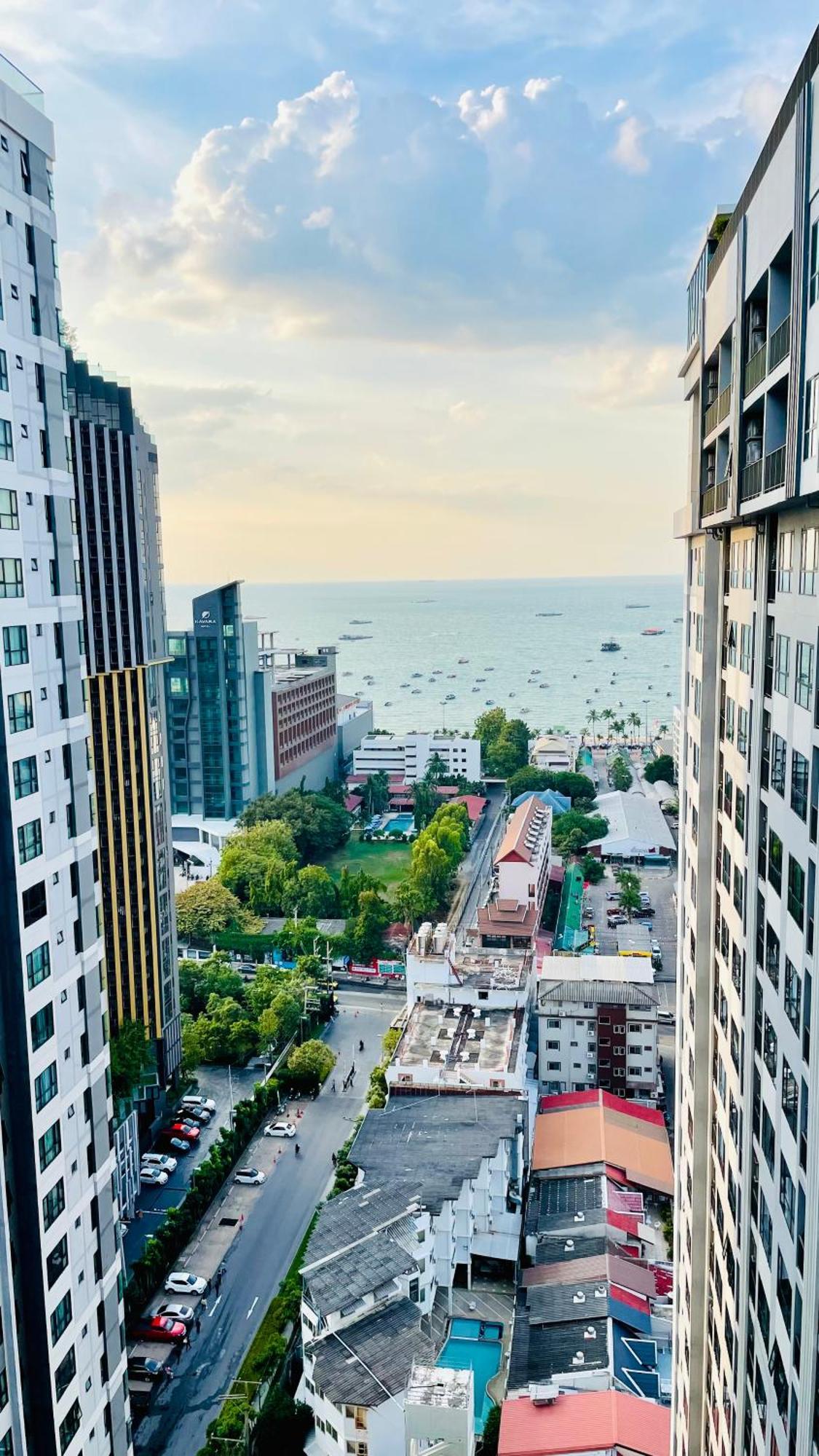 The Base Condo 2 Bed 2 Bath By Pupu Pattaya Exterior photo