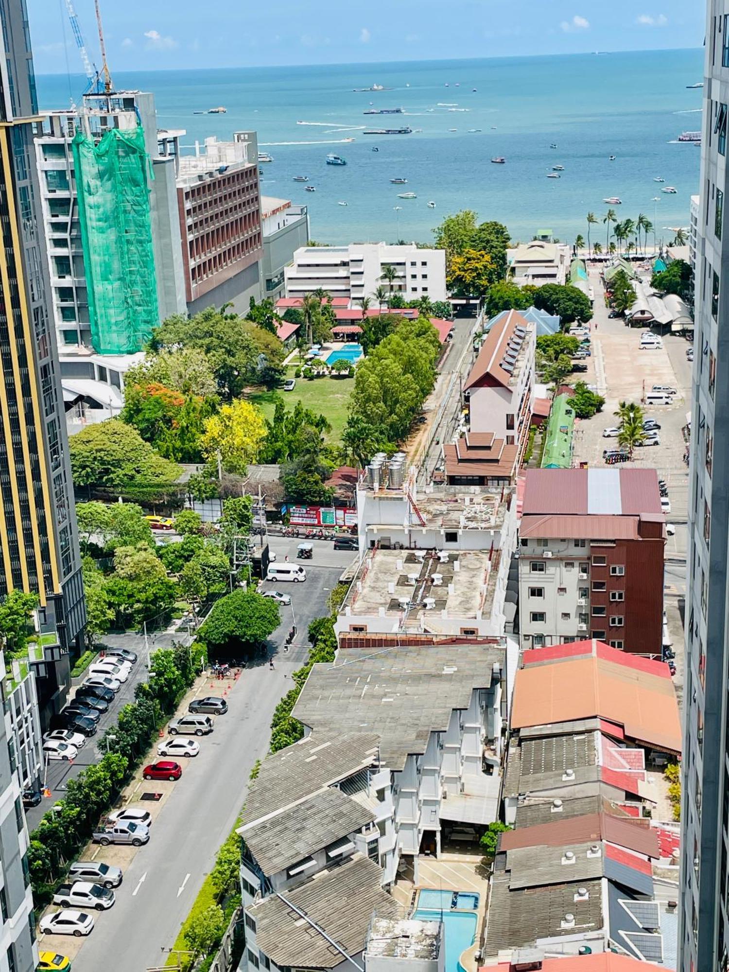 The Base Condo 2 Bed 2 Bath By Pupu Pattaya Exterior photo