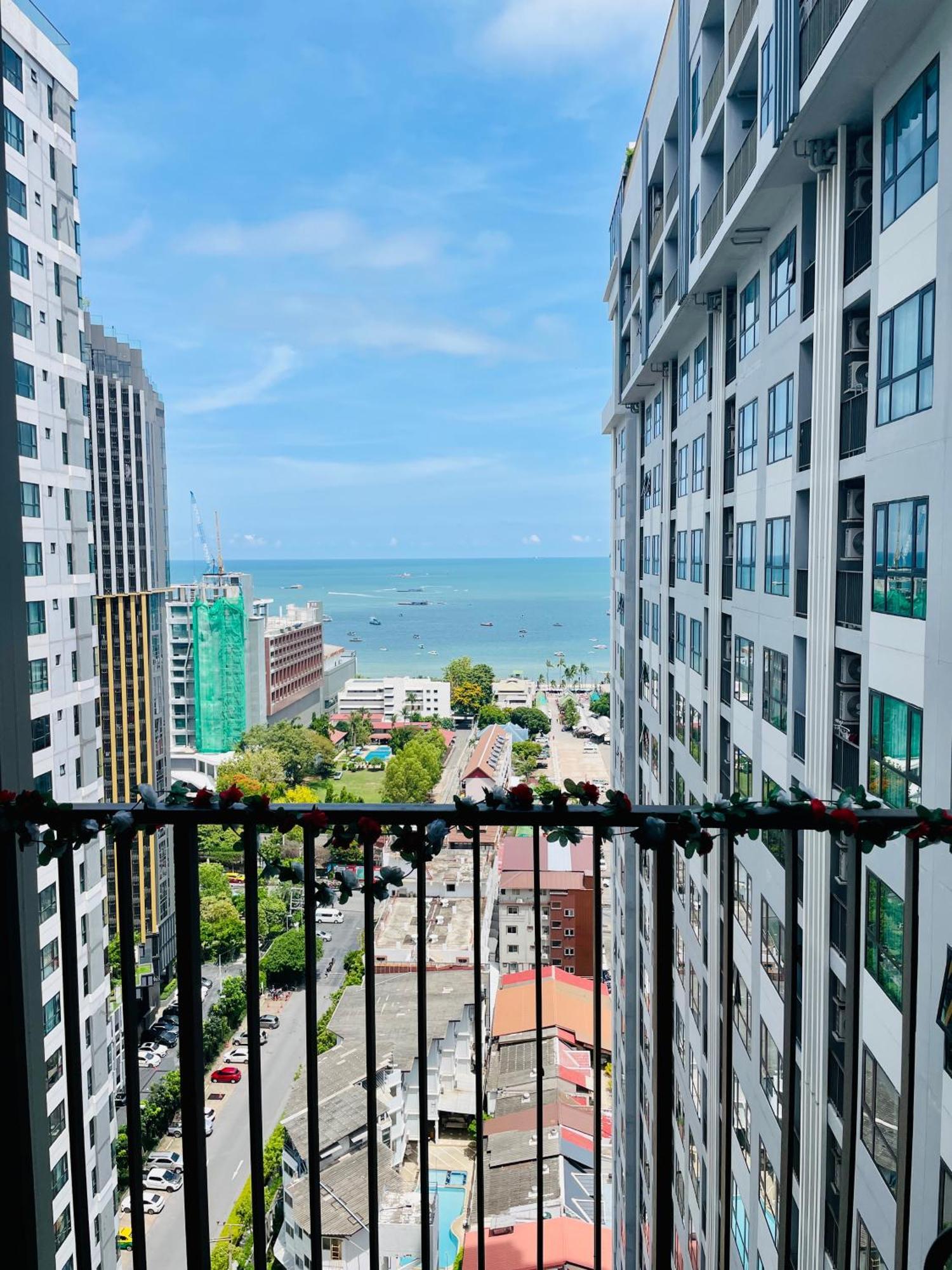 The Base Condo 2 Bed 2 Bath By Pupu Pattaya Exterior photo